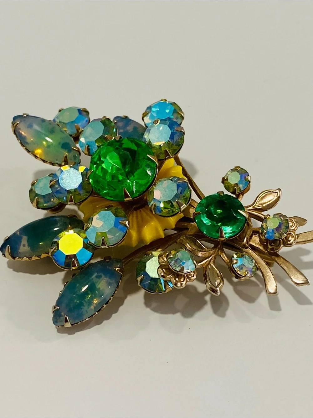Vintage Green Aurora Borealis Rhinestones Brooch Yellow Plastic Flower Rivets